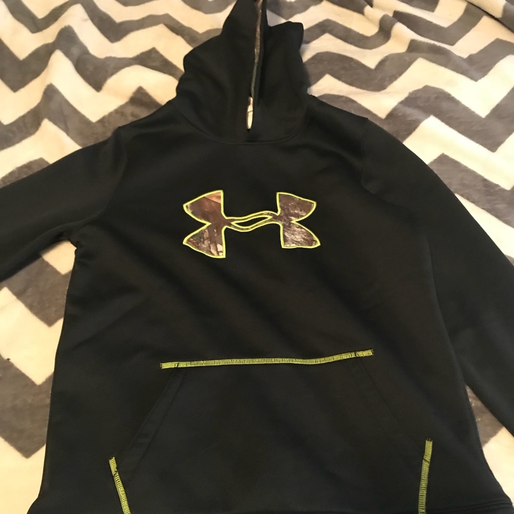 ****DONATED🍁Under armor Camo and black hood